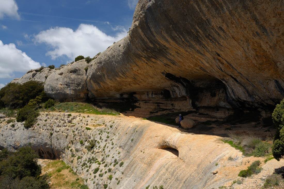 Cateri cave | Hiking and cycling in the Priorat region