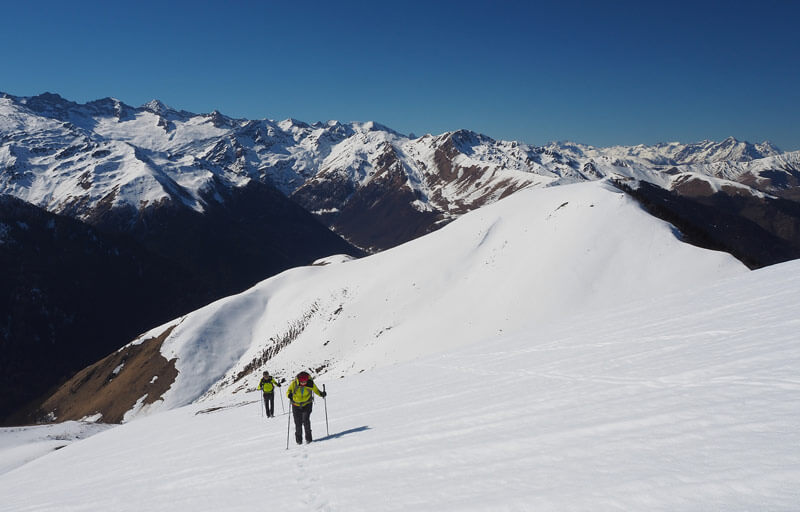 guided snowshoeing tour in the Pyrenees